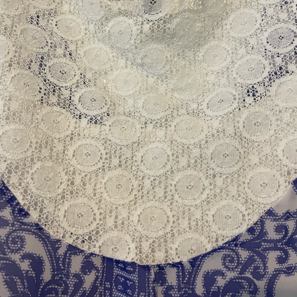 FIGUEROA & FLOWER XL Blue and White Boho Blouse with Relaxed Fit - Picture 8 of 9